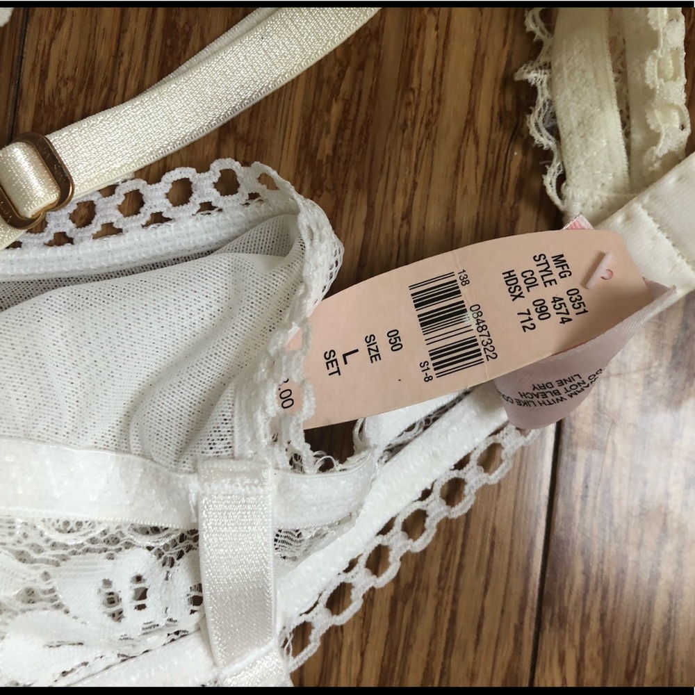 2 pieces of lingerie - Picture 2 of 2